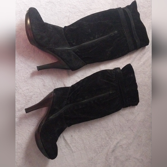 Coach and Four Suede Boots - Picture 2 of 3